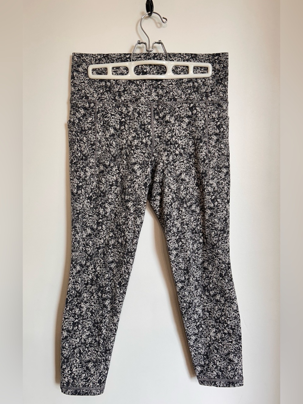 ATHLETA CROPPED LEGGINGS